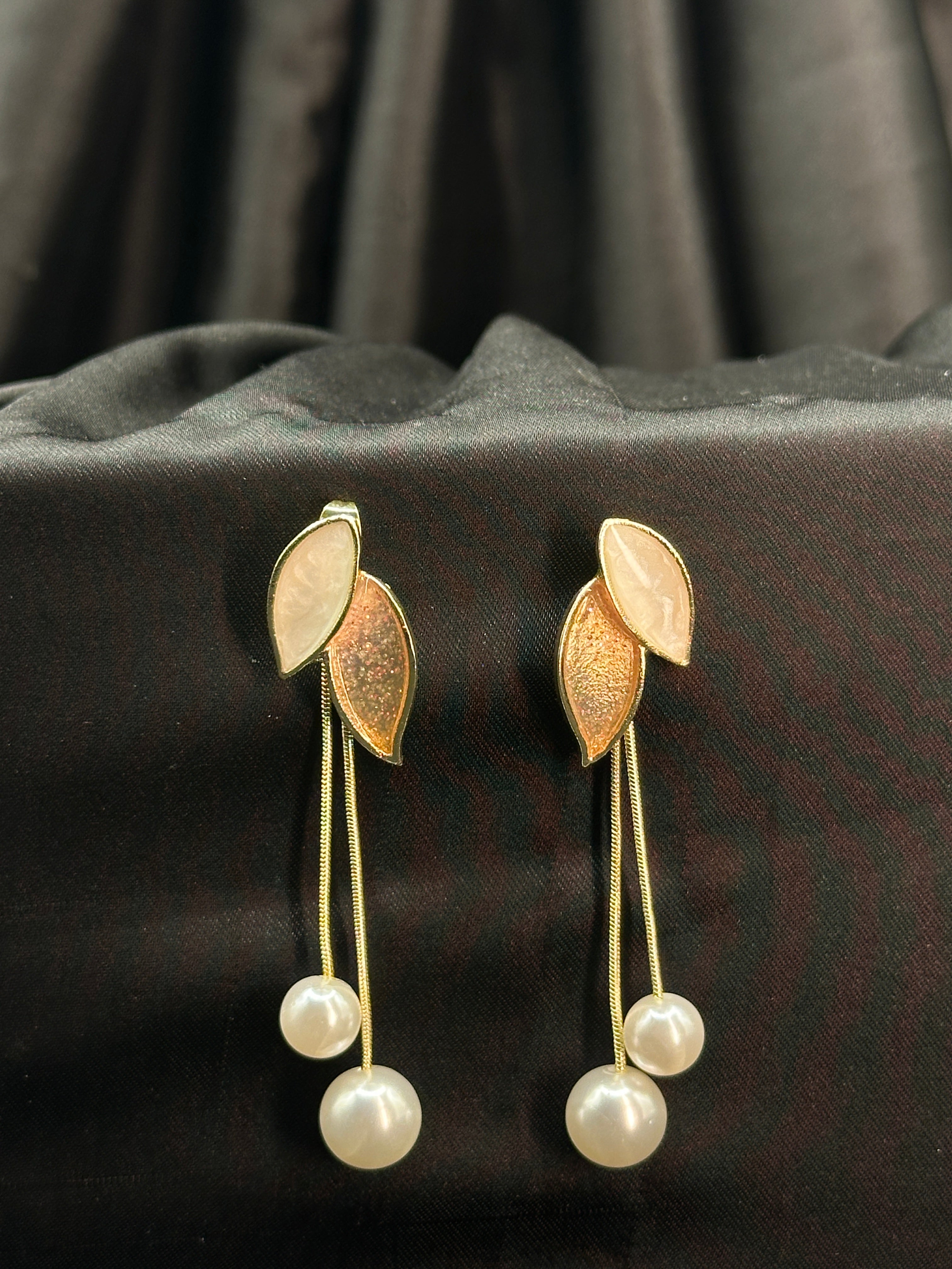 🌿 Luxe Golden Leaf Pearl Drops